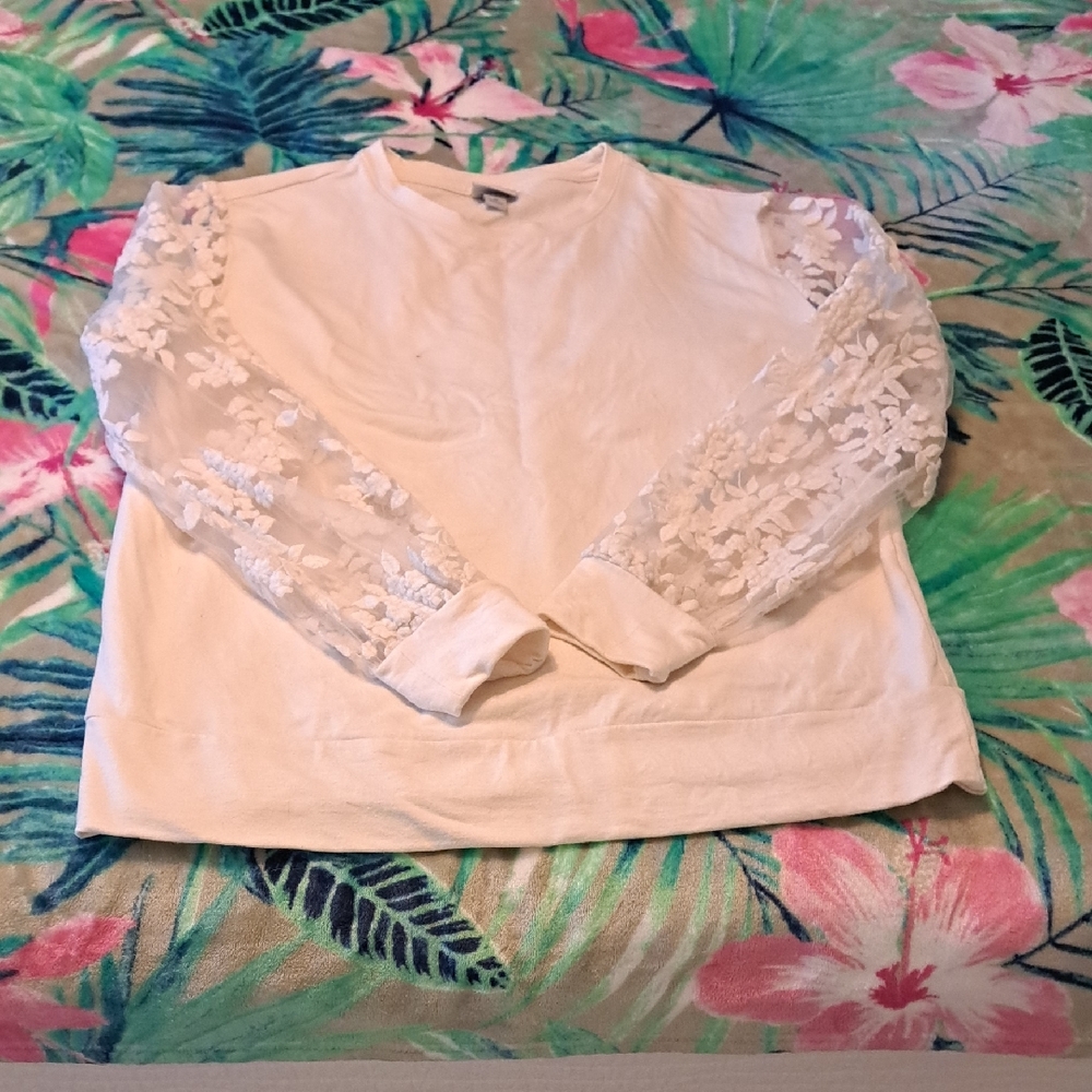 Elegant White Lace Sleeve Sweater